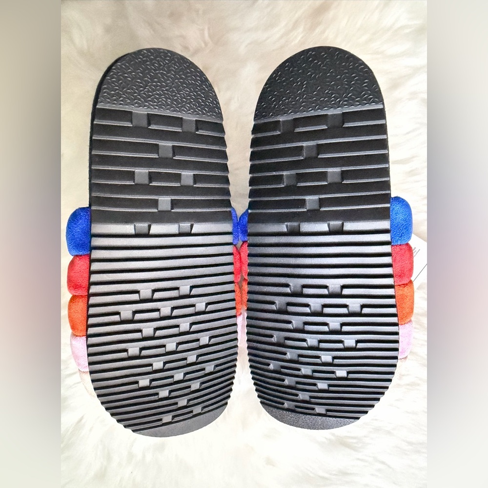 New! ROAM Colorful Plush Slide Slippers - Picture 3 of 5